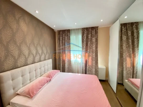 Tirane, jepet me qera apartament 3+1+Aneks+Ballkon Kati 3, 130 m² 1.200 € (liqeni i that)