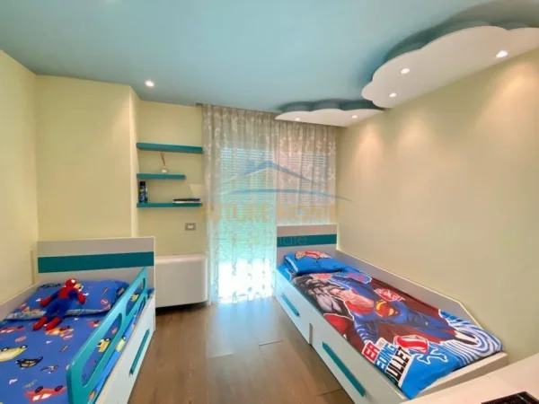 Tirane, jepet me qera apartament 3+1+Aneks+Ballkon Kati 3, 130 m² 1.200 € (liqeni i that)