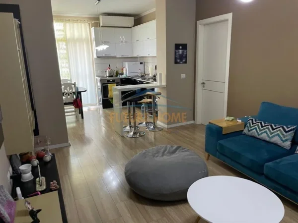 SHITET APARTAMENT 2+1 NE ASTIR, PRANE VILA L