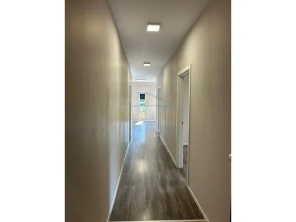 Tirane, shitet apartament 2+1+Ballkon Kati 1, 88 m² 230.000 € 