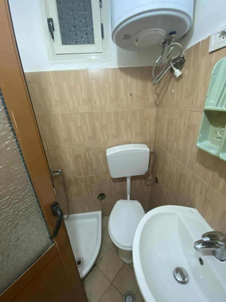 Vlore, jepet me qera apartament 1+1 Kati 1, 150 € 