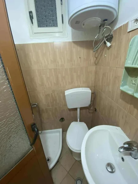 Vlore, jepet me qera apartament 1+1 Kati 1, 150 € 