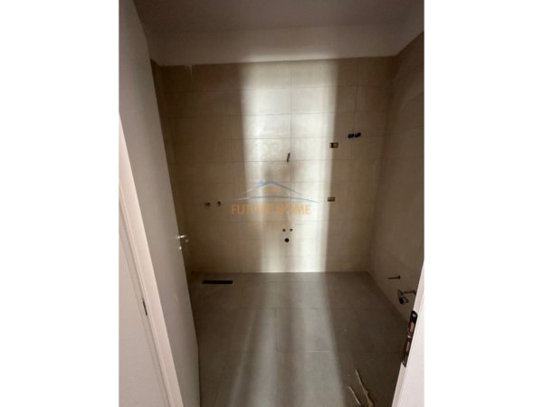 Tirane, shitet apartament 2+1+Ballkon Kati 3, 101 m² 110.000 € 
