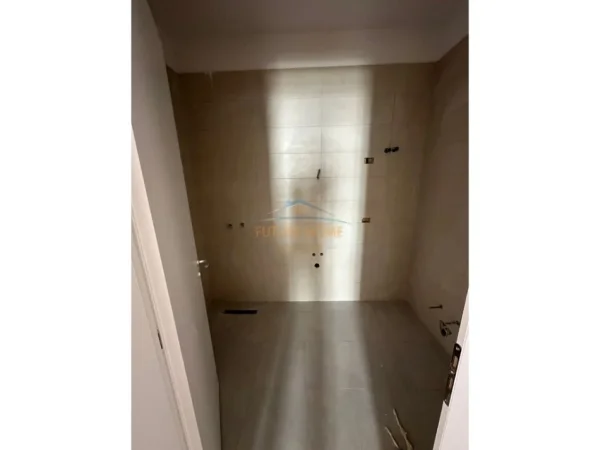 Tirane, shitet apartament 2+1+Ballkon Kati 3, 101 m² 110.000 € 