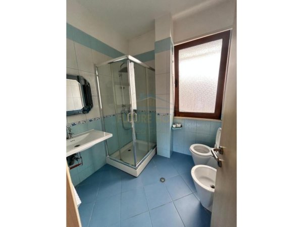 Tirane, jepet me qera Vile 5+1+Ballkon Kati 3, 245 m² 1.200 € (Kodra e Priftit)