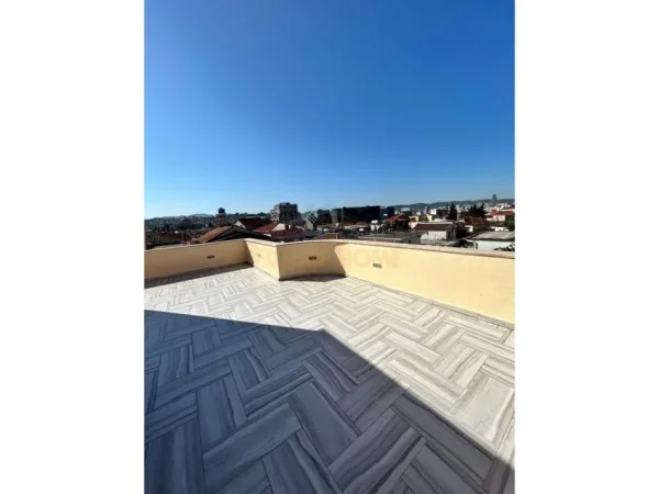 Tirane, jepet me qera Vile 5+1+Ballkon Kati 3, 245 m² 1.200 € (Kodra e Priftit)