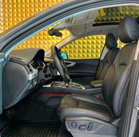 Durres, shes SUV Audi Q7 2018 Prestige Benzin, gri e erret automatik Kondicioner 201.140 km