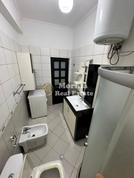 Tirane, jepet me qera apartament 1+1 Kati 2, 65 m² 500 € (Laprake)