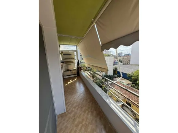 Tirane, jepet me qera apartament 2+1+Ballkon Kati 4, 94 m² 650 € 