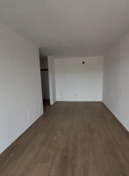 Tirane, jepet me qera nga Pronari, pa-komision apartament 1+1+Ballkon Kati 4, 70 m² 450 € (Don Bosko, 1 min larg spitalit ushtarak)