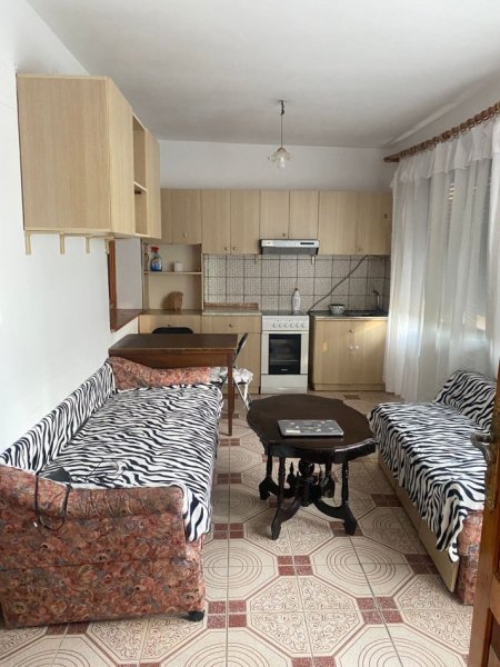 Tirane, jepet me qera nga Pronari, pa-komision shtepi 2+1 Kati 0, 400 € (Sadik Petrela)