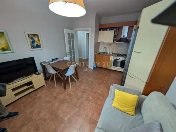 Tirane, jap me qera apartament 2+1 Kati 8, 80 m² 600 € (Myslym shyri)
