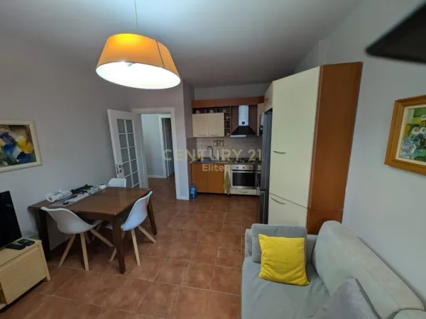 Tirane, jap me qera apartament 2+1 Kati 8, 80 m² 600 € (Myslym shyri)