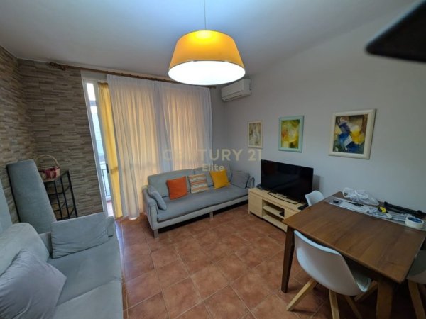 Tirane, jap me qera apartament 2+1 Kati 8, 80 m² 600 € (Myslym shyri)