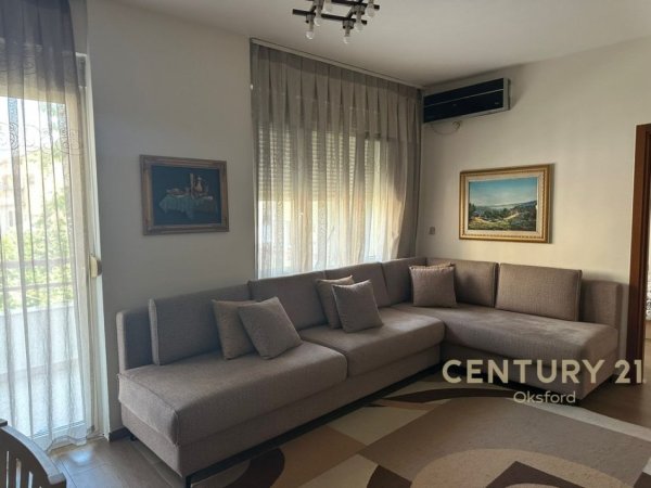Tirane, jepet me qera apartament 2+1 Kati 4, 120 m² 800 € (Myslym Shyri)