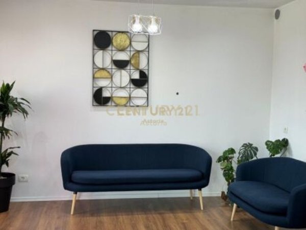 Tirane, jepet me qera ambjent biznesi Kati 5, 130 m² 600 € (Astir)