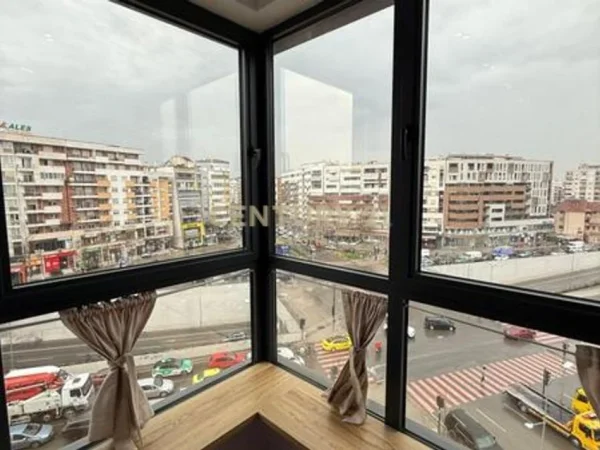 Tirane, jepet me qera ambjent biznesi Kati 5, 130 m² 600 € (Astir)
