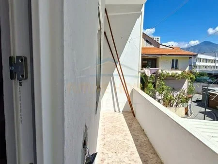 Tirane, jepet me qera apartament 1+1 Kati 2, 85 m² 500 € 