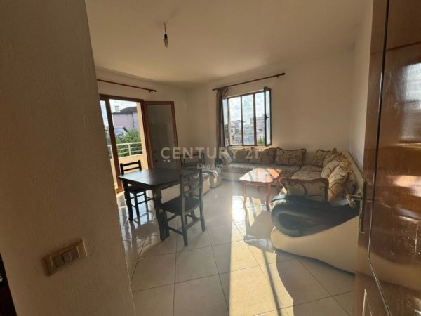 Tirane, jepet me qera apartament 3+1+Ballkon Kati 3, 103 m² 500 € (Profarma)