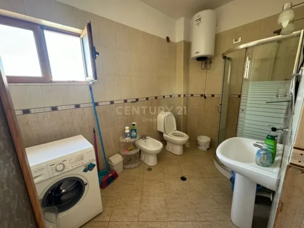 Tirane, jepet me qera apartament 3+1+Ballkon Kati 3, 103 m² 500 € (Profarma)
