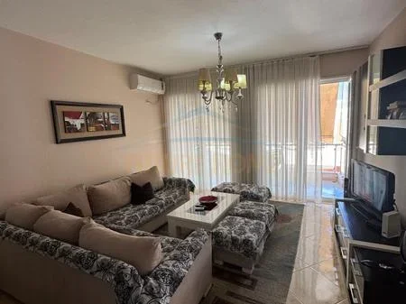 Tirane, jepet me qera apartament 2+1 Kati 4, 98 m² 400 € 