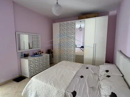 Tirane, jepet me qera apartament 2+1 Kati 4, 98 m² 400 € 