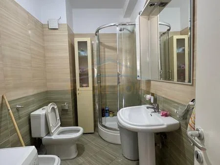 Tirane, jepet me qera apartament 2+1 Kati 4, 98 m² 400 € 