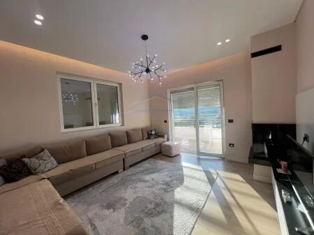 Tirane, jepet me qera Vile , 480 m² 6.500 € 