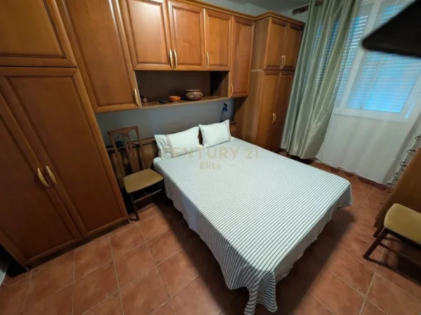 Tirane, jepet me qera apartament 2+1 Kati 2, 80 m² 600 € 