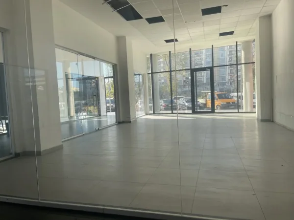 Tirane, jepet me qera ambjent biznesi , 94 m² (Rruga Teodor Keko)