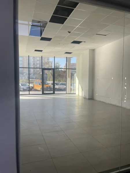 Tirane, jepet me qera ambjent biznesi , 94 m² (Rruga Teodor Keko)