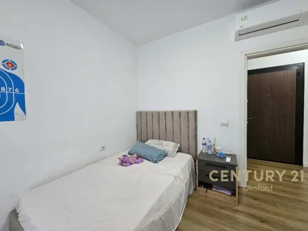 Tirane, jepet me qera apartament 3+1 Kati 9, 104 m² 700 € (ISH FUSHA AVIACIONIT)