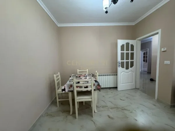 Tirane, jepet me qera apartament 2+1 Kati 3, 105 m² 550 € 