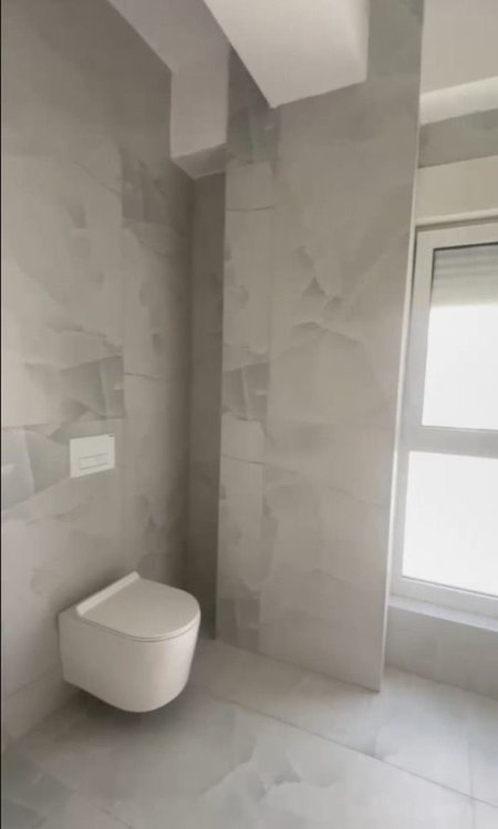 Tirane, jepet me qera apartament 3+1 Kati 4, 120 m² 600 € (ALI DEMI)