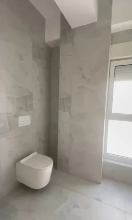 Tirane, jepet me qera apartament 3+1 Kati 4, 120 m² 600 € (ALI DEMI)