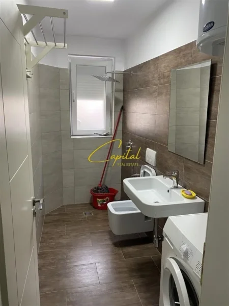 Tirane, jepet me qera apartament 2+1 Kati 2, 80 m² 550 € (PORCELAN)
