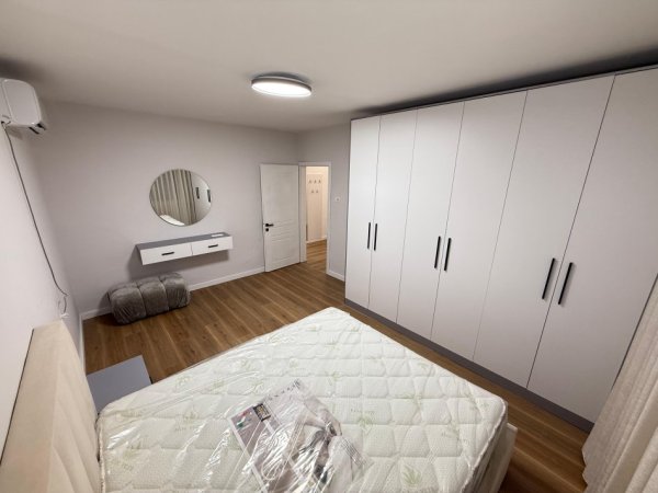 Tirane, jepet me qera apartament 2+1 Kati 1, 650 €