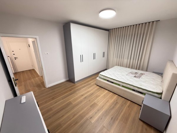 Tirane, jepet me qera apartament 2+1 Kati 1, 650 €