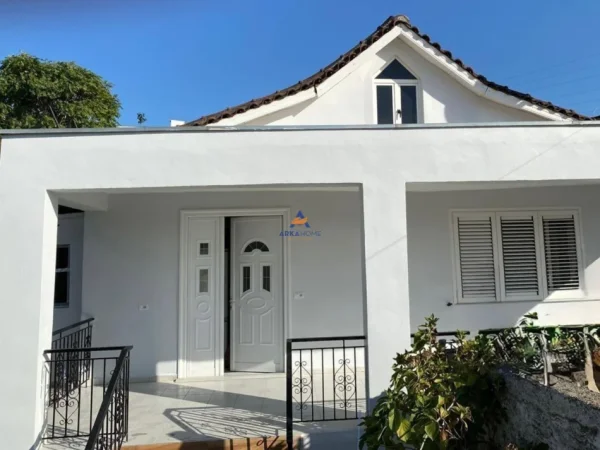 Tirane, jepet me qera apartament 2+1 Kati 0, 130 m² 500 € (PRANE STACIONIT TE AUTOBUZAVE, KOMBINAT)