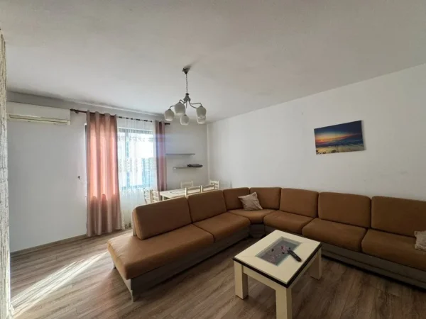 Tirane, jap me qera apartament 2+1+Ballkon Kati 7, 120 m² 800 € (ne Zog te Zi)