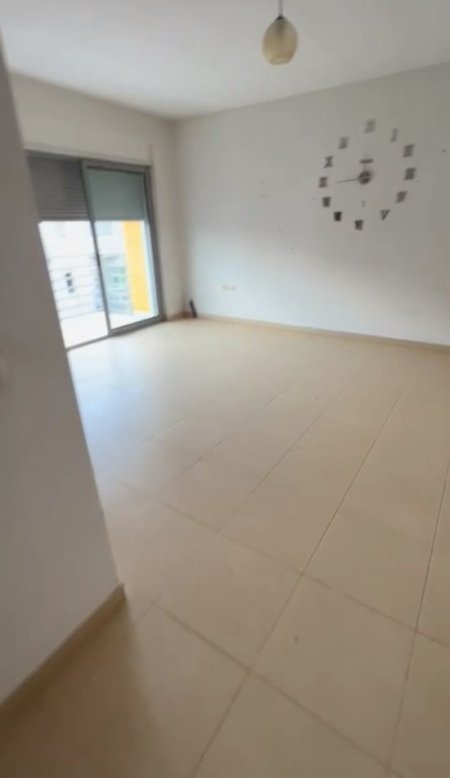 Tirane, jepet me qera apartament 2+1 Kati 4, 600 € 