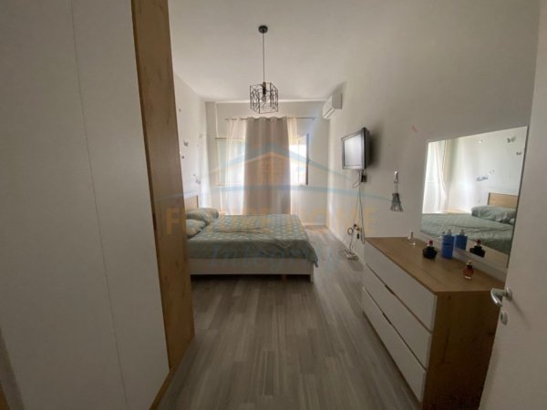 Tirane, jepet me qera apartament 2+1+Ballkon Kati 1, 109 m² 450 € (Fresk)