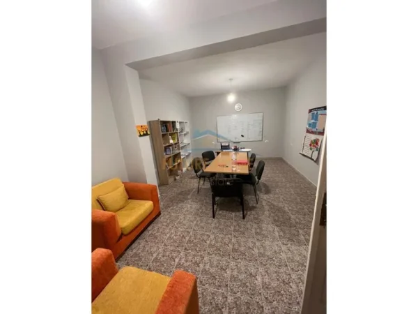 Tirane, jepet me qera zyre Kati 1, 70 m² 600 € (Myslym Shyri)