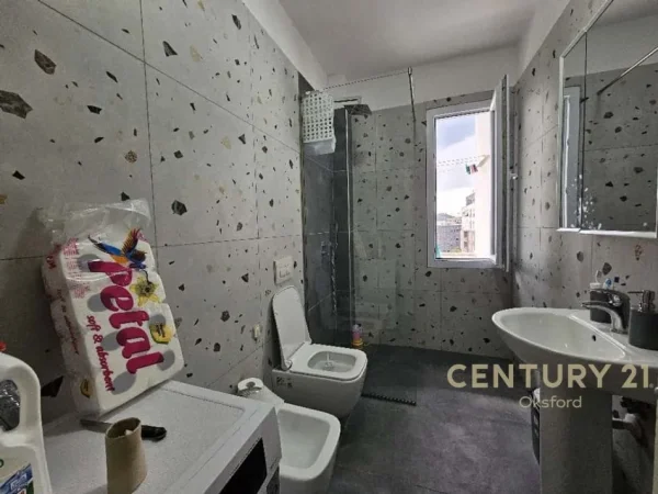 Tirane, jepet me qera apartament 3+1 Kati 9, 104 m² 700 € (ISH FUSHA AVIACIONIT)