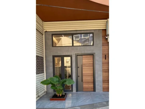 Tirane, jepet me qera dyqan Kati 0, 42 m² 500 € (Ali Demi)