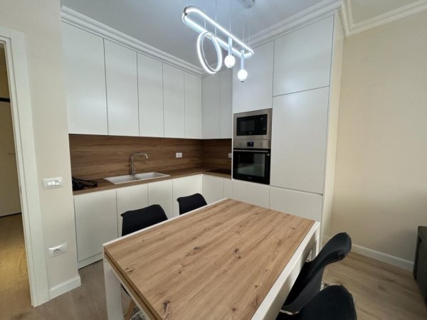 Tirane, jepet me qera apartament 2+1 Kati 3, 120 m² 1.000 € 