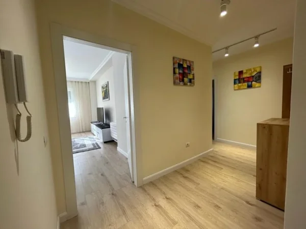 Tirane, jepet me qera apartament 2+1 Kati 3, 120 m² 1.000 € 
