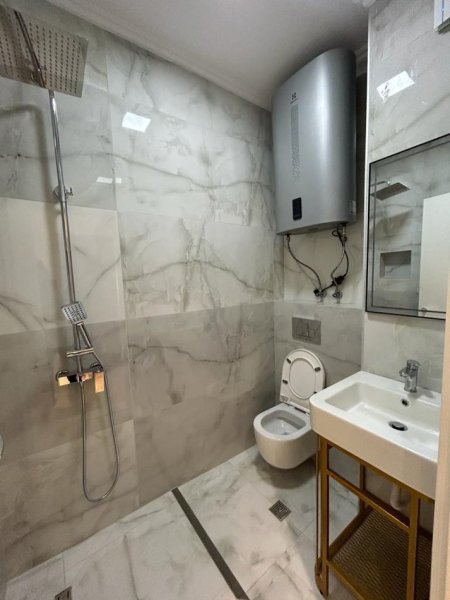 Tirane, jepet me qera apartament 2+1 Kati 3, 120 m² 1.000 € 