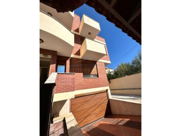 Tirane, jepet me qera Vile 3 Katshe , 254 m² 1.200 € (Kodra e Priftit)