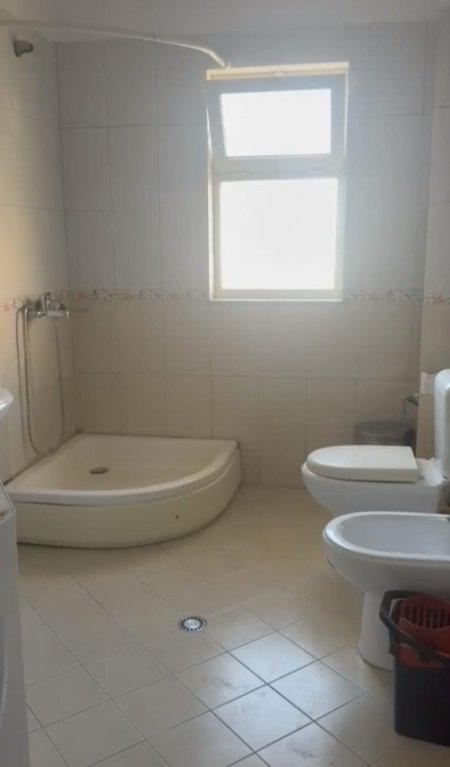 Tirane, jepet me qera apartament 1+1 Kati 2, 360 € 